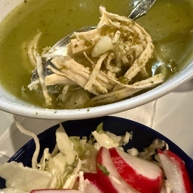 POZOLE VERDE CON POLLO.